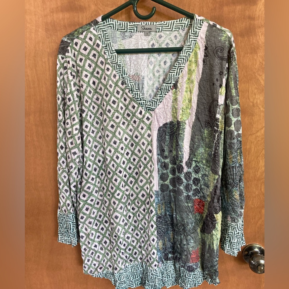 SHANA Green Graphic 3/4 Sleeve Blouse